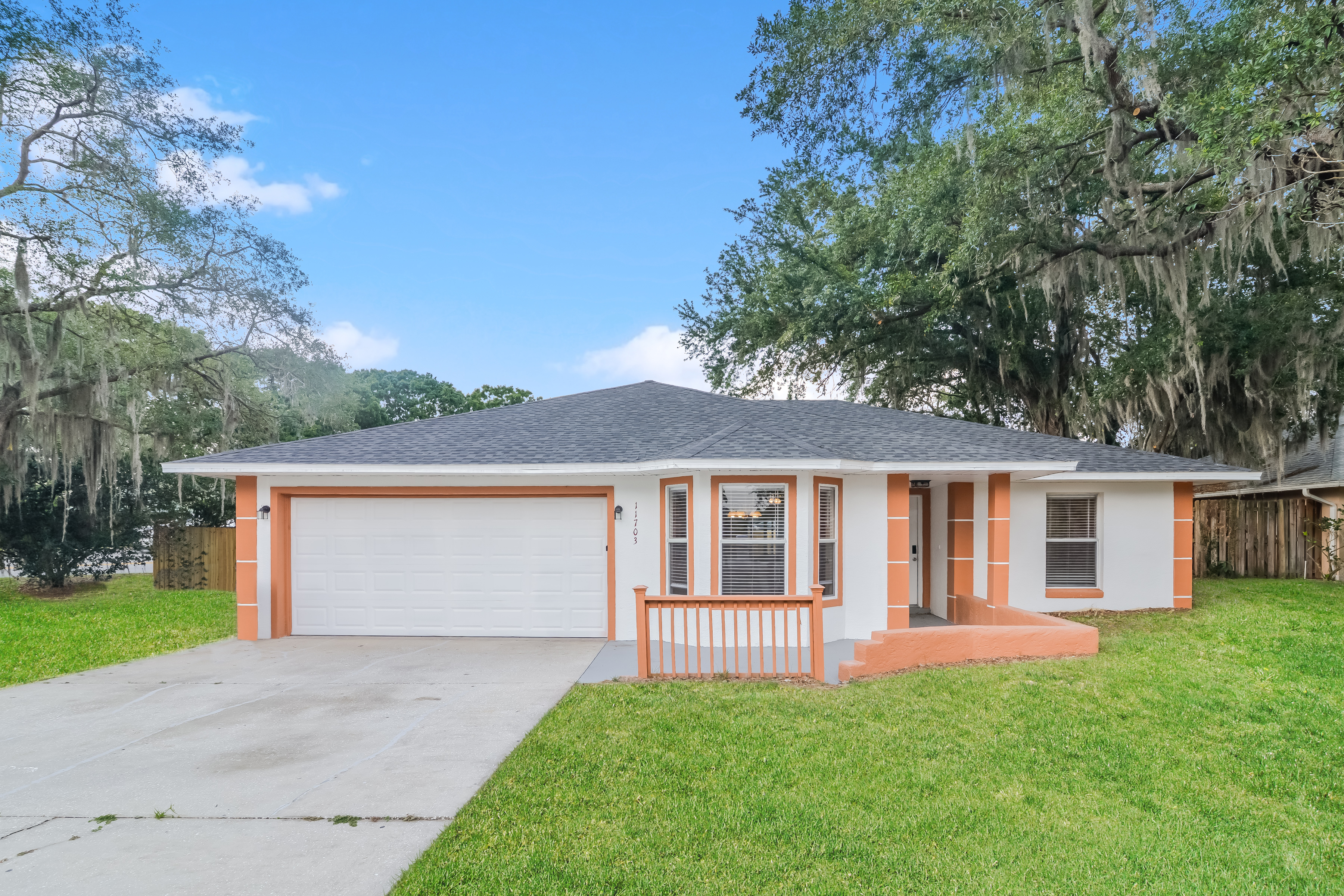 11703 LAKE SUSAN CLERMONT, FL 34711